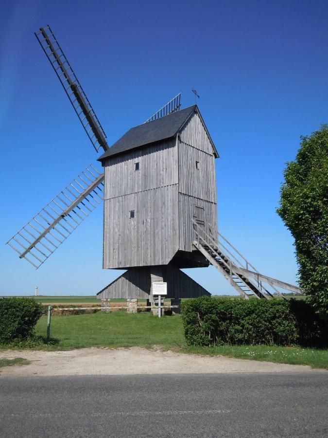 Mobilhome Sous Chalet En Bois A La Ferme Josnes Buitenkant foto