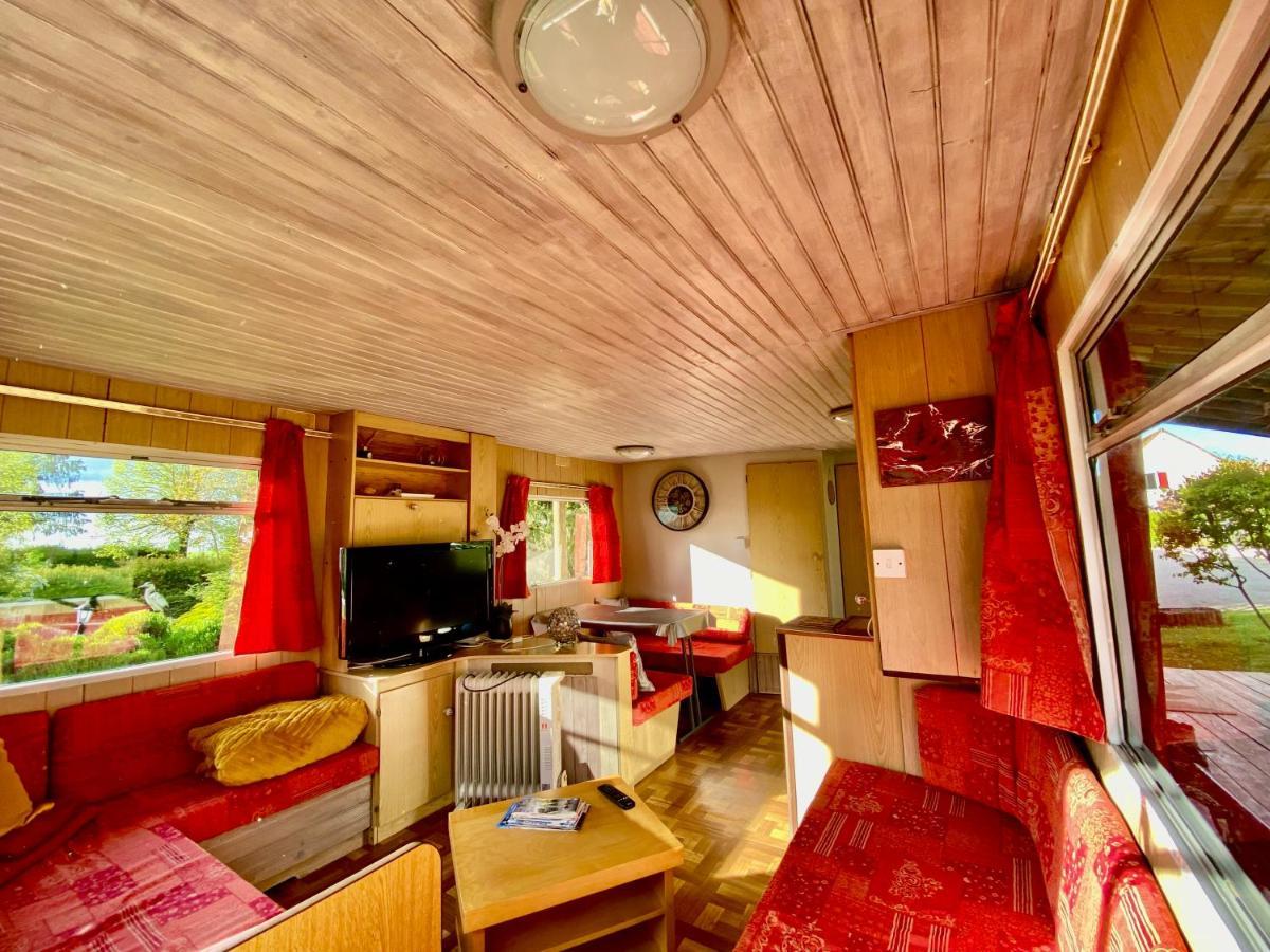 Mobilhome Sous Chalet En Bois A La Ferme Josnes Buitenkant foto
