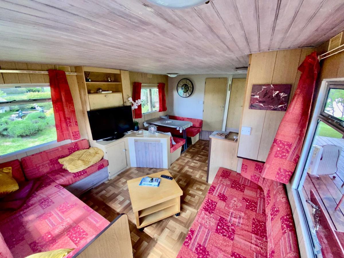 Mobilhome Sous Chalet En Bois A La Ferme Josnes Buitenkant foto