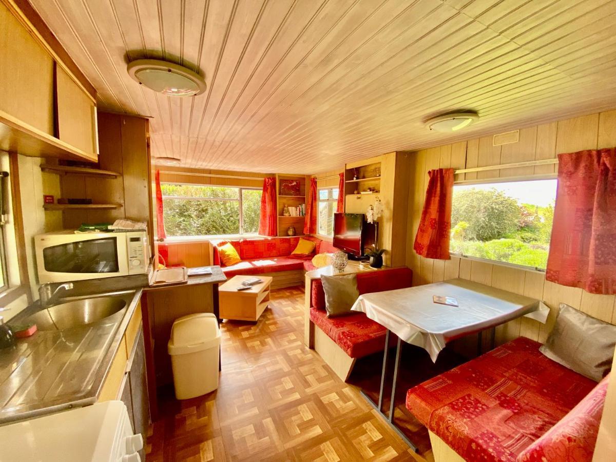 Mobilhome Sous Chalet En Bois A La Ferme Josnes Buitenkant foto