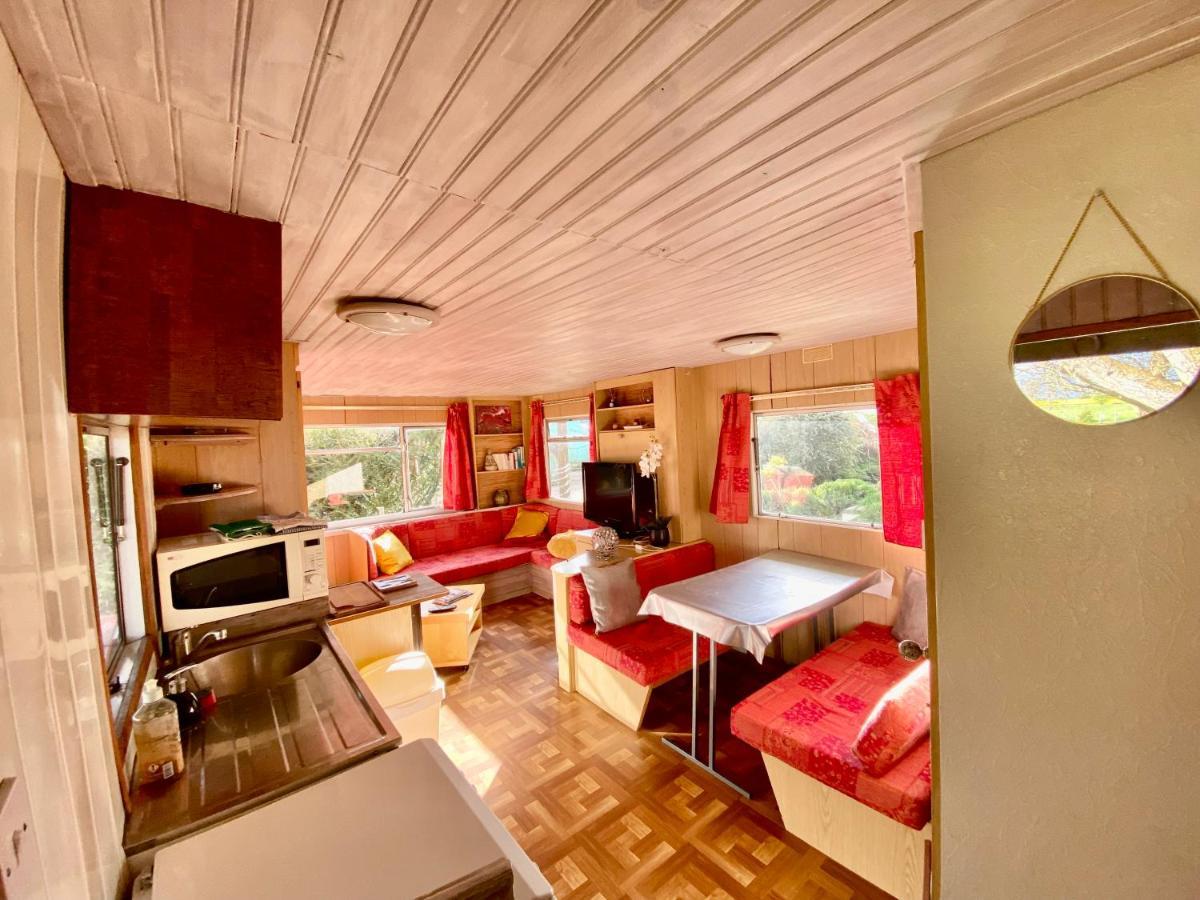 Mobilhome Sous Chalet En Bois A La Ferme Josnes Buitenkant foto