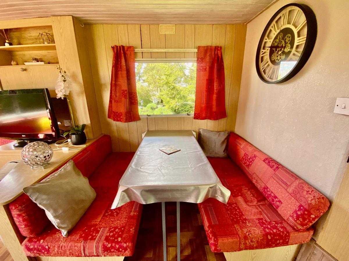 Mobilhome Sous Chalet En Bois A La Ferme Josnes Buitenkant foto